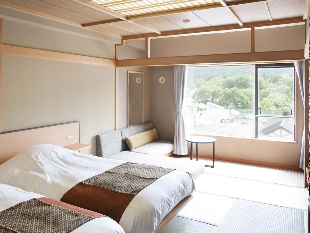 Lake Akan Tsuruga Wings