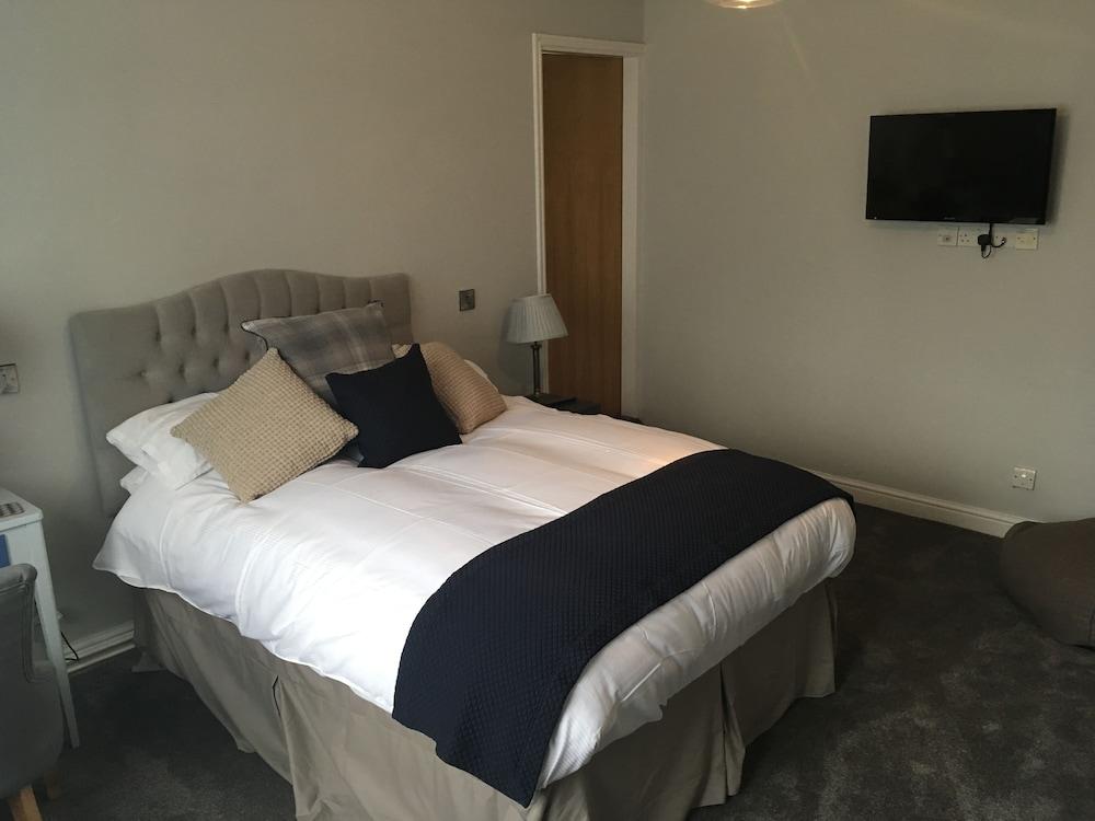 The Bluebell Inn and Lodge