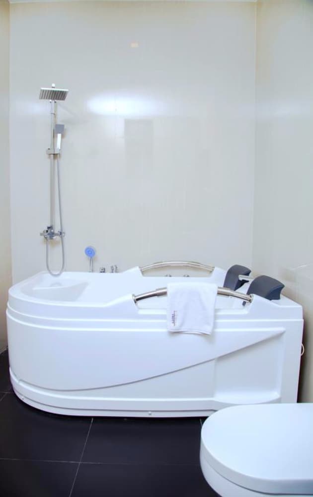 Full Moon Garden Hotel