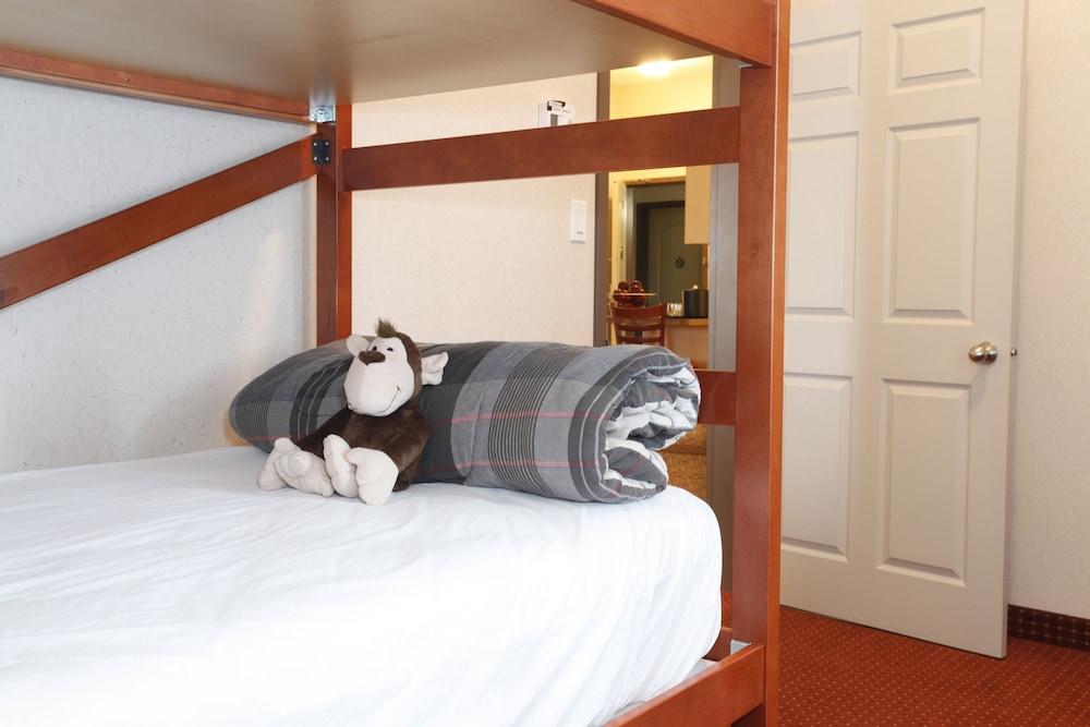 Pomeroy Inn & Suites Hotel Dawson Creek