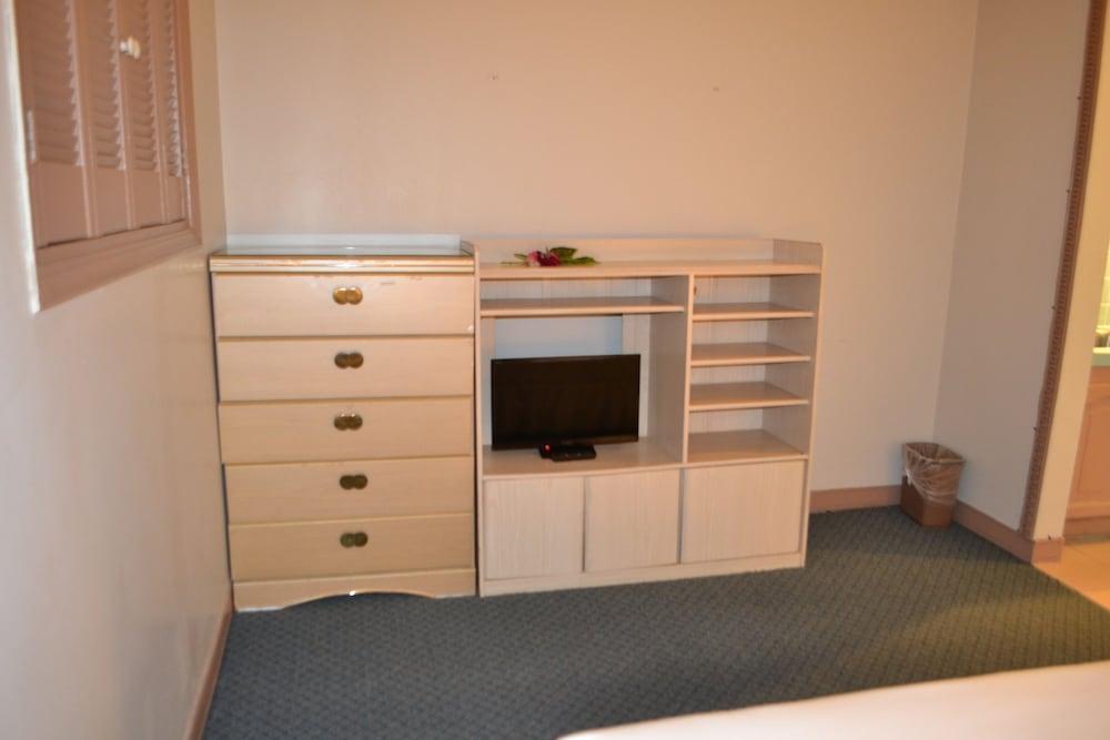 West Plaza Hotel Desekel