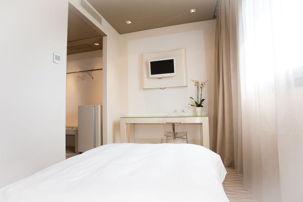 One Hotel & Restaurant