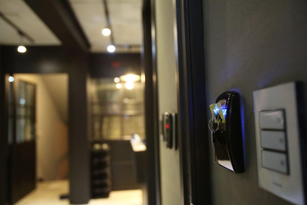 24 Guesthouse Garosu-gil