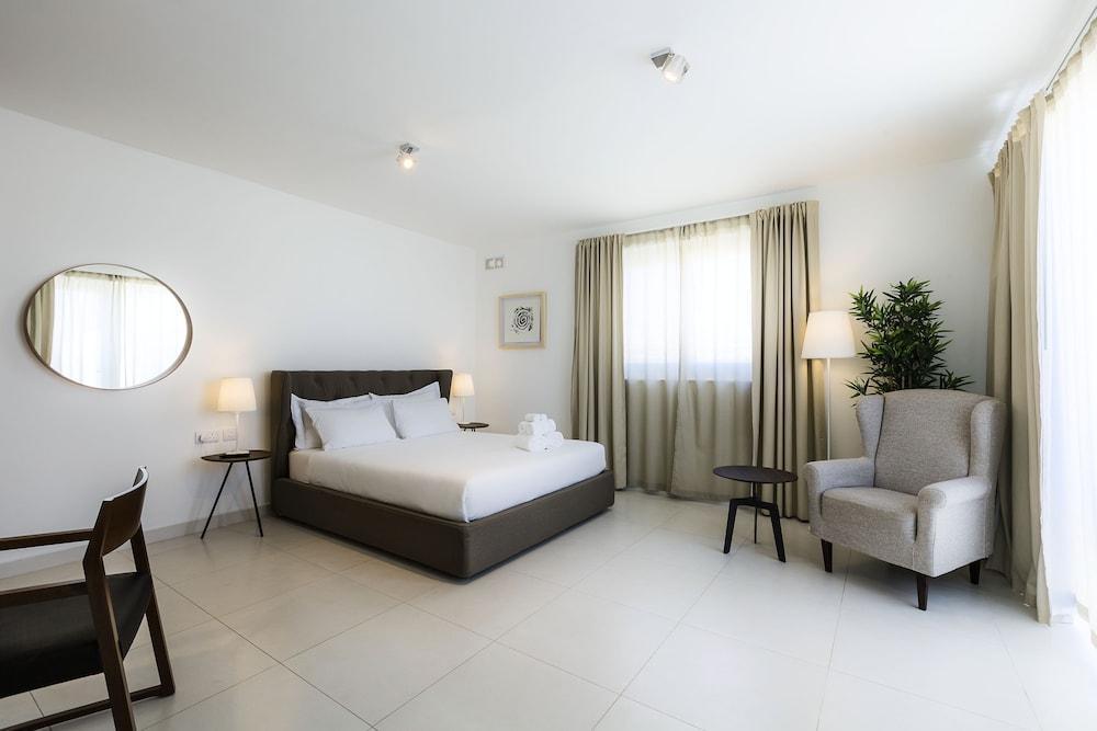 Two Pillows Boutique Hostel