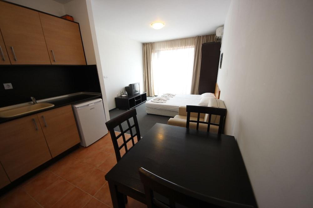 Menada Ravda Apartments