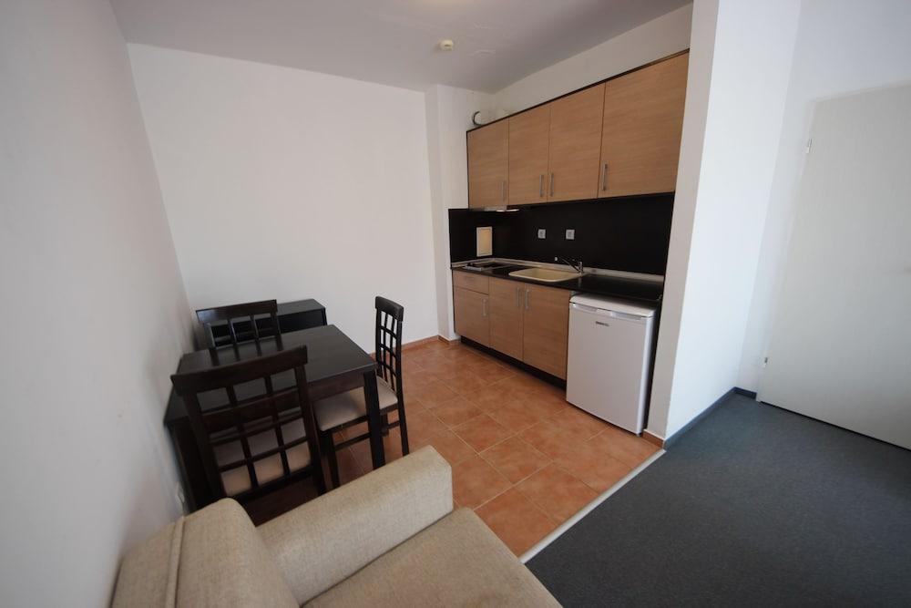 Menada Ravda Apartments