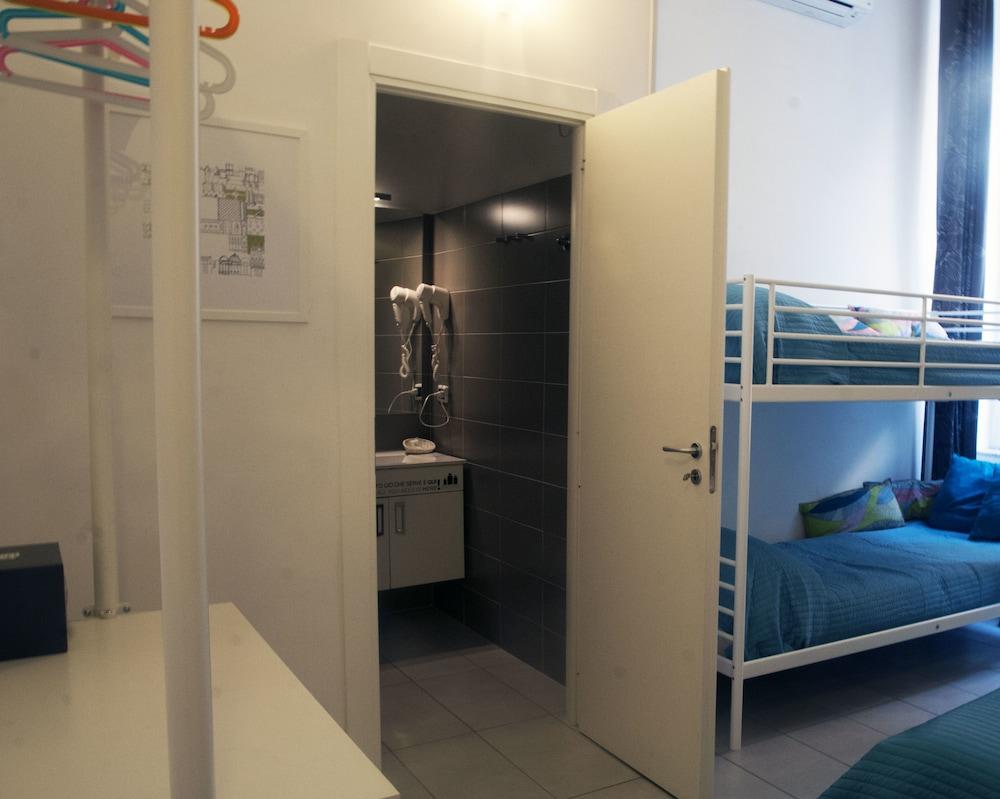 BeHouse Naples Room and Breakfast