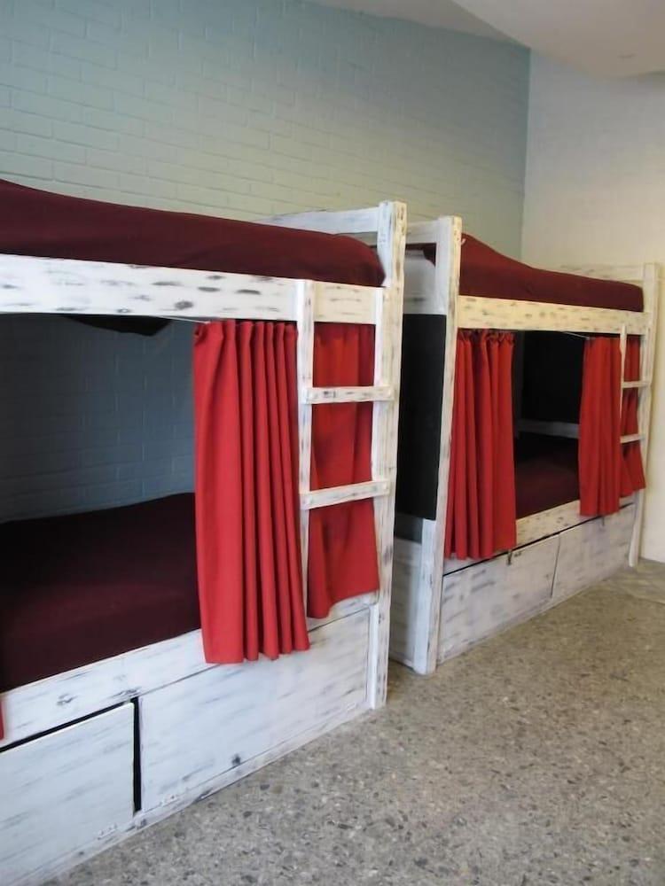 Pastora Suites & Hostel