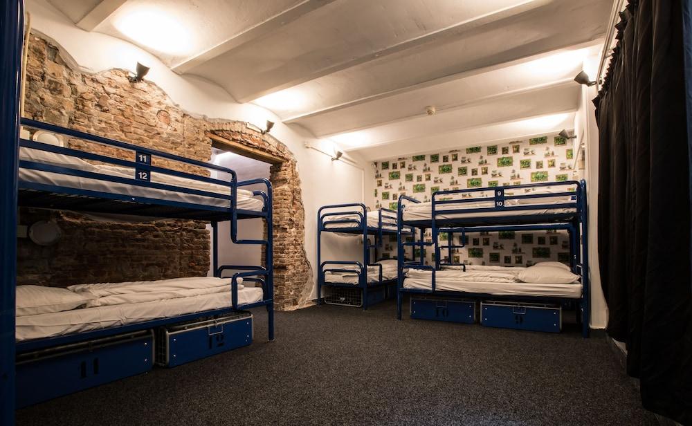 The Flying Pig Downtown Youth Hostel