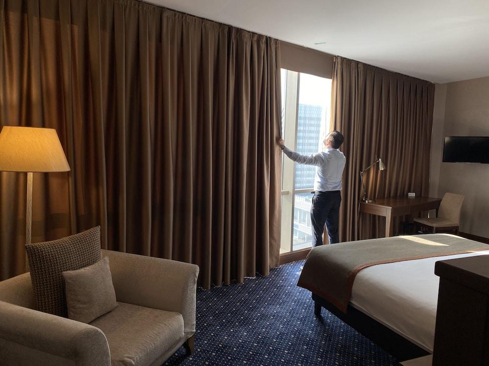 Parkside Hotel & Apartments