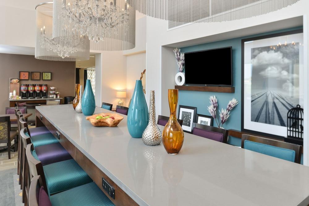 Hampton Inn & Suites Des Moines Downtown