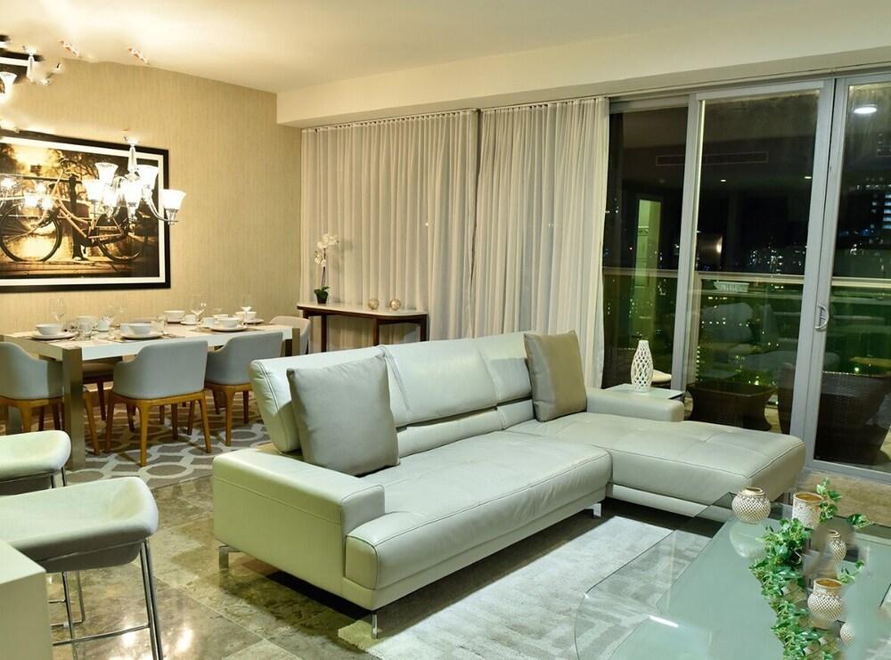 Apto. 28H vista a la Ciudad