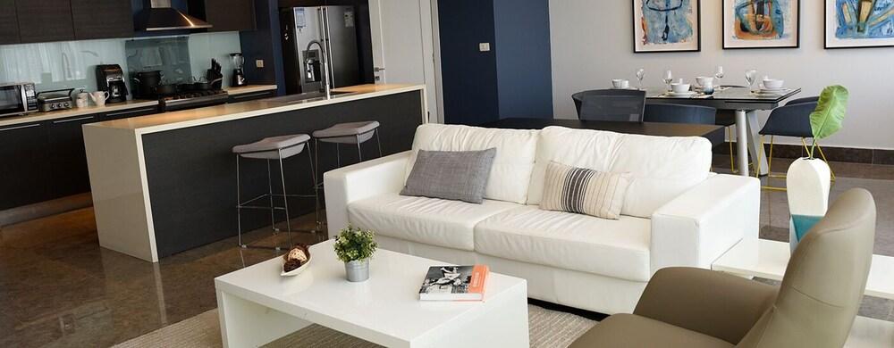 Apto. 38H vista a la Ciudad