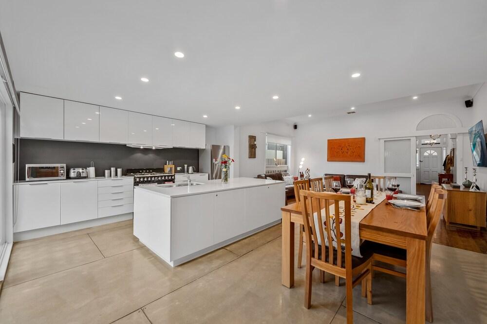 StayCentral - Richmond Residence