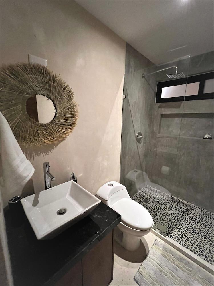 Stylish and Bright Studio Near the Pool