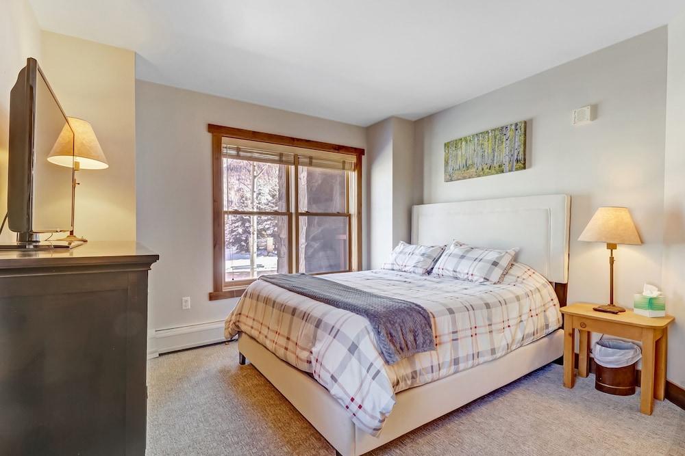 Cs110 Copper Springs 2 Bedroom Condo by RedAwning