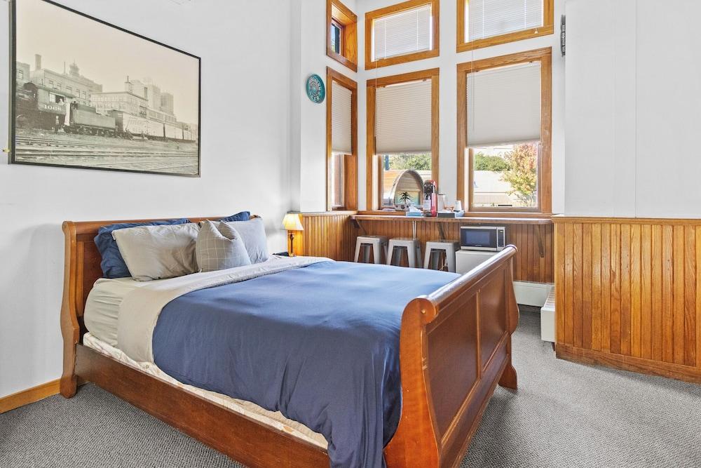 Endion Station Inn | Hotel Next to Lake Superior