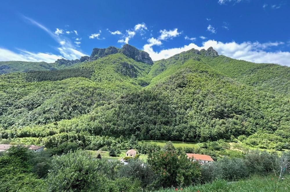 1 Bed Cottage Sleeps 4 Private Garden - Pool