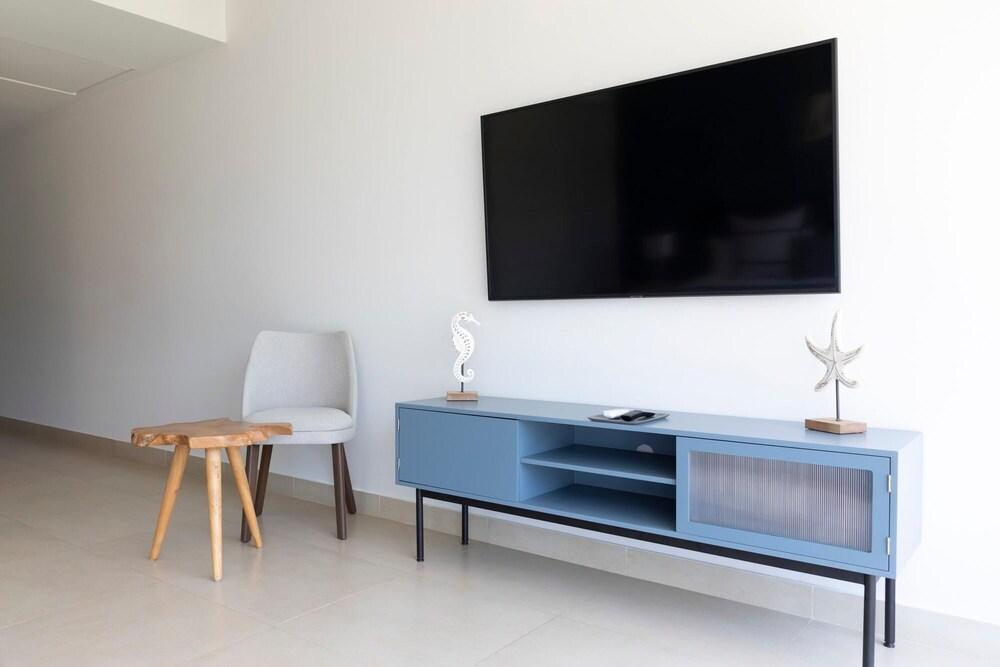 Capitalia Tres Mares Beachfront Oasis