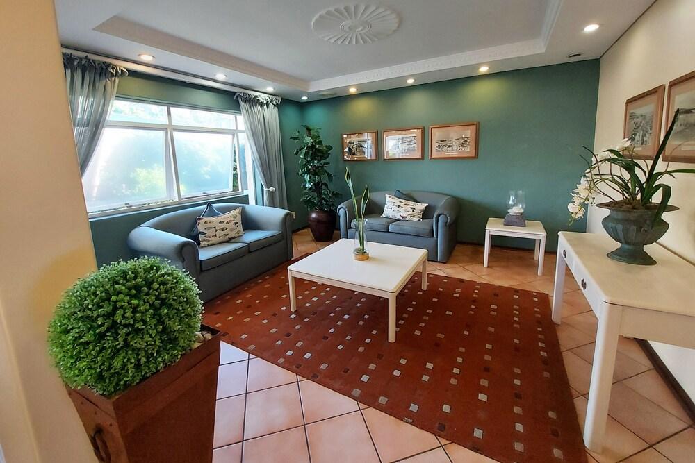 First Group Brookes Hill Suites