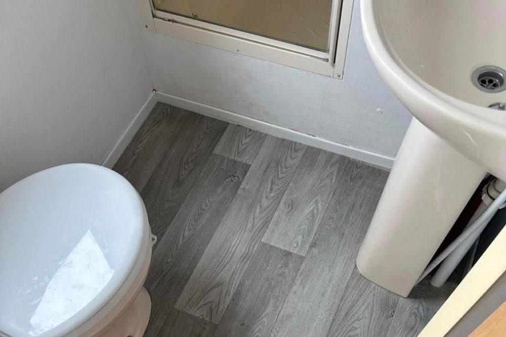 Caravan - Sleeps 4 - Parking - 10mins To Beach