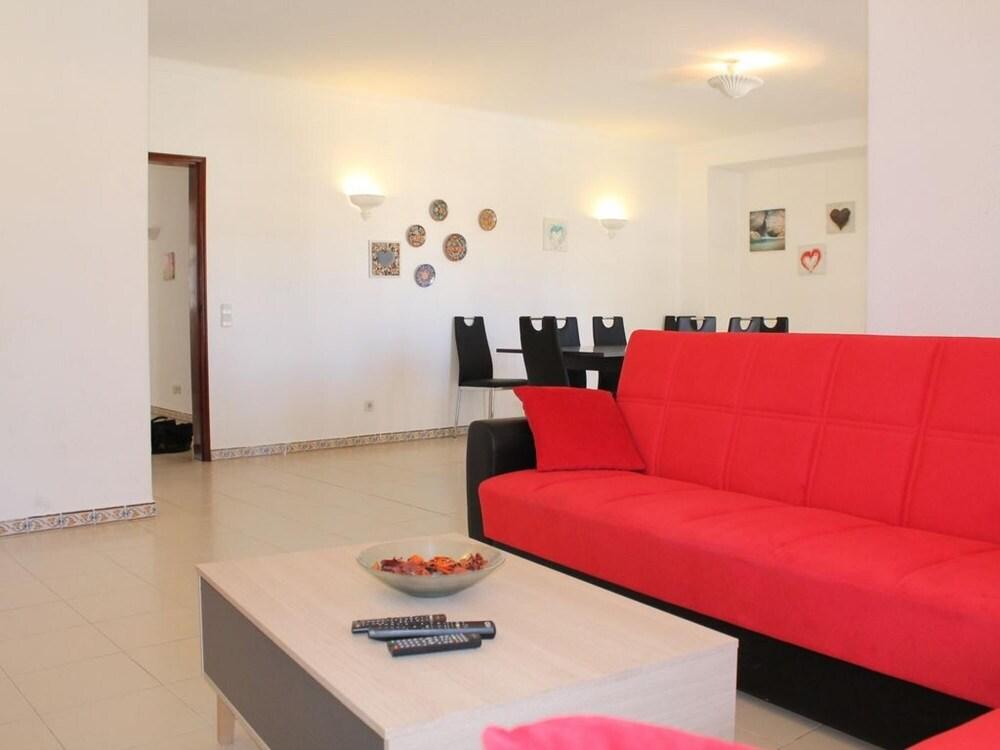 Nora GM in Albufeira