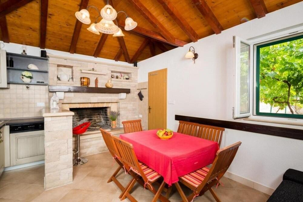 Villa Agape - Three Bedroom Villa With Swimming Pool ID Direct Booker 3613