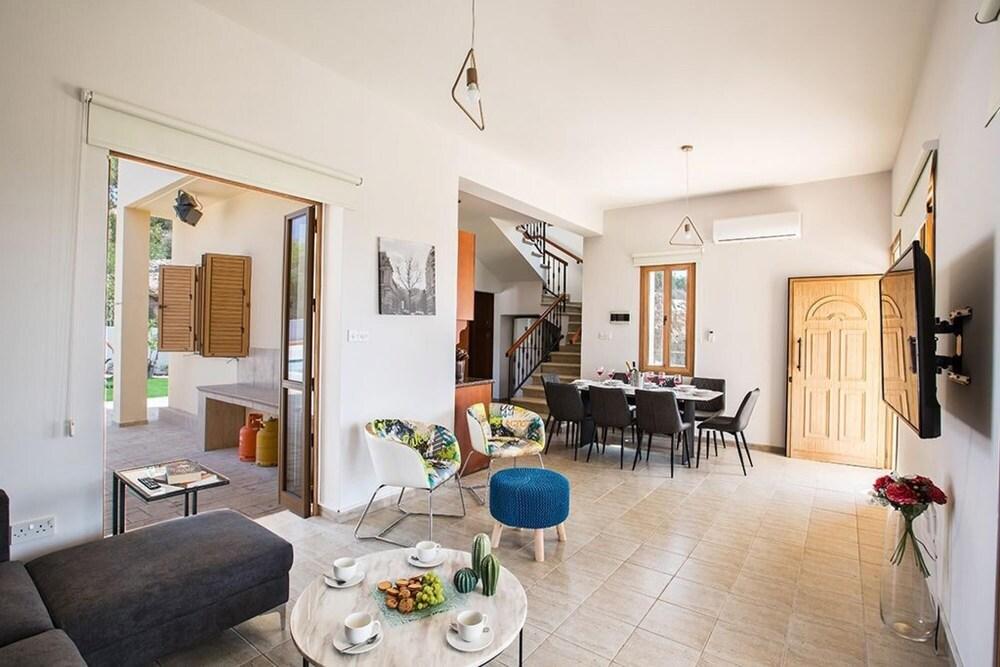 Villa Luna AQ Kr01 Prkr01