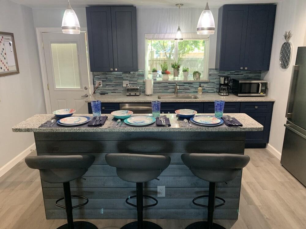 Castle Shadow Cottage DT 534