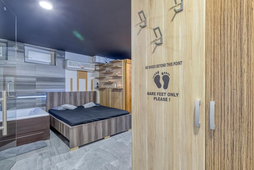 Pool & Whirlpool Art Villas