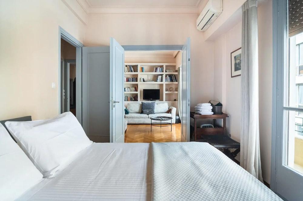 Neoclassical Athenian 2-bed Apt Balcony