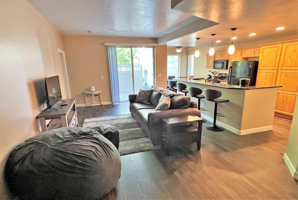 Bridges Condominiums - Tranquility Unit 3 Bedroom Condo by RedAwning