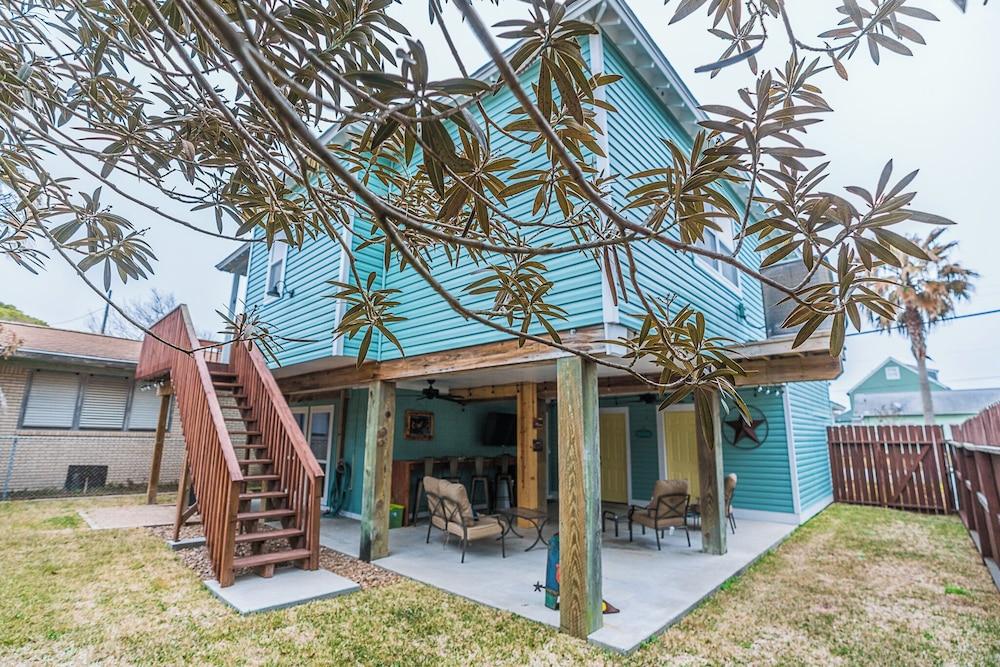 The Blue Flamingo by Ryson Vacation Rentals