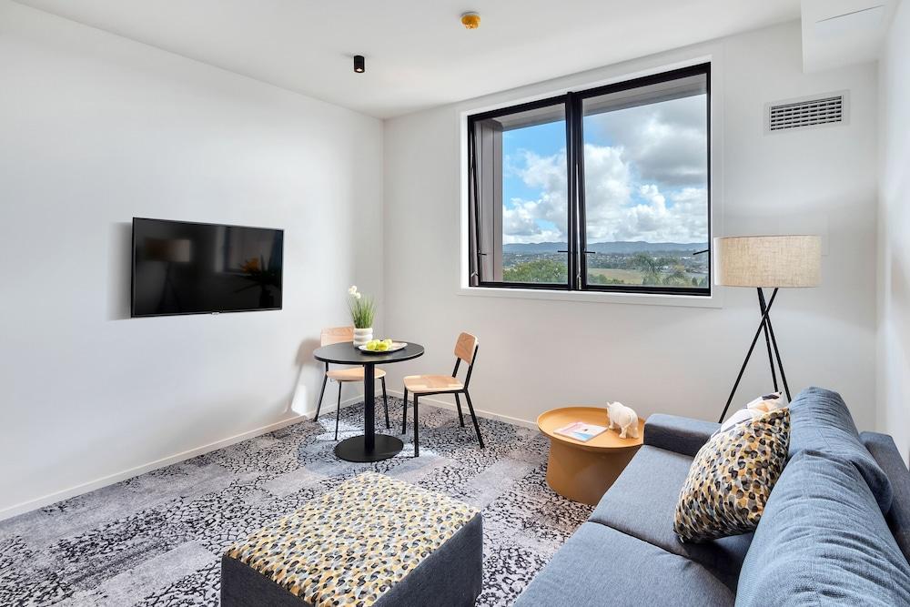 Roomie Apartment Hotel