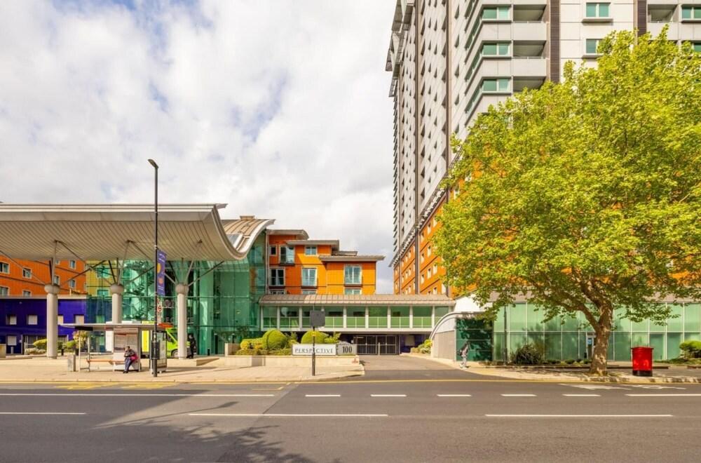 The Lambeth Flat - Modern 2bdr Flat With Parking and Terrace