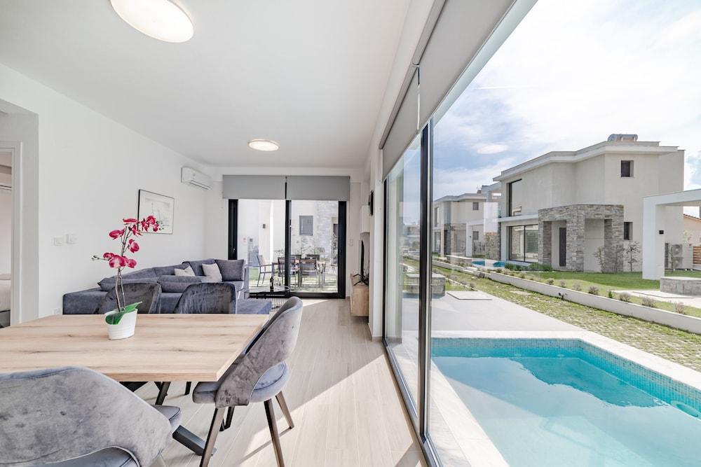 Thalassa & Thalassa Prive Residential Complexes