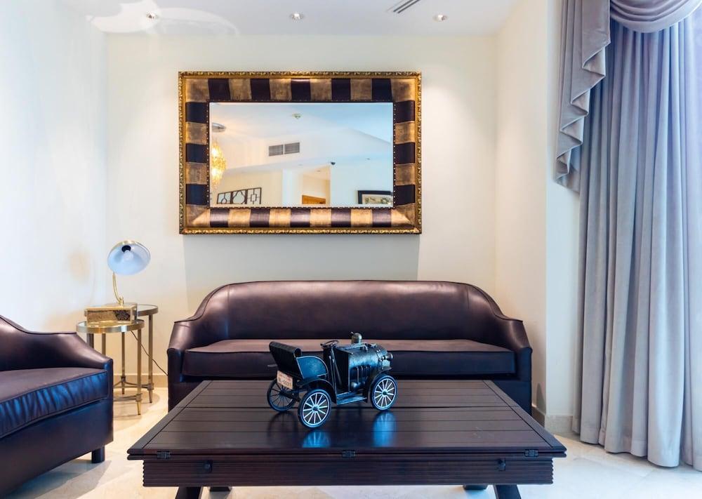 Spacious Apt w Beach Pool and Marina Access