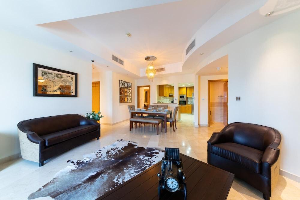 Spacious Apt w Beach Pool and Marina Access