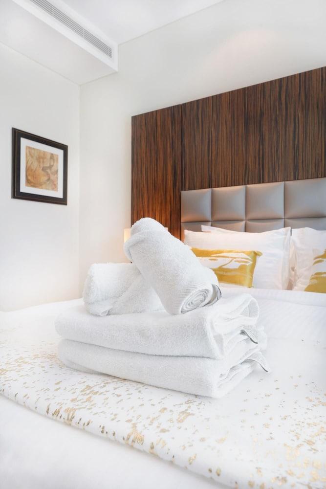 Ornate Private 1BR in JLT