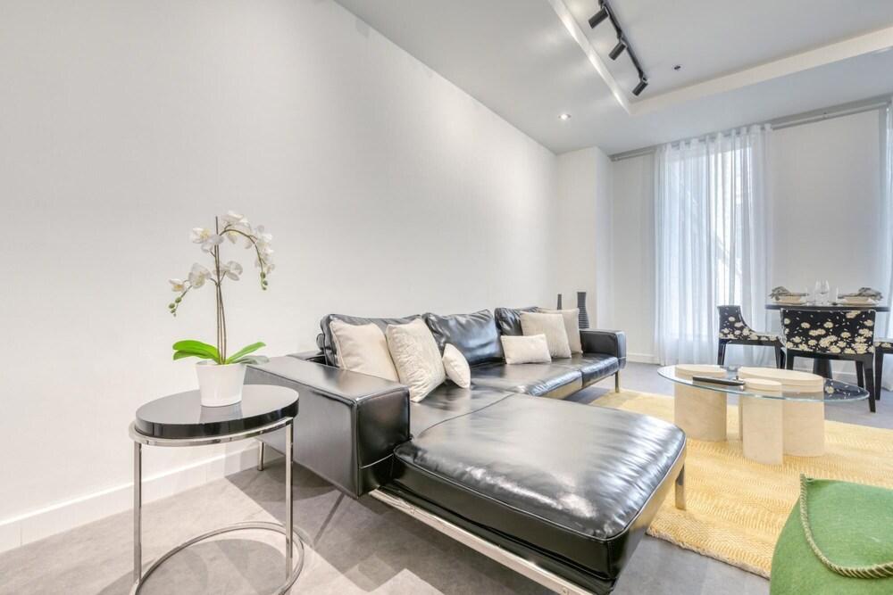 Luxurious Apt in Impressive Difc Tower