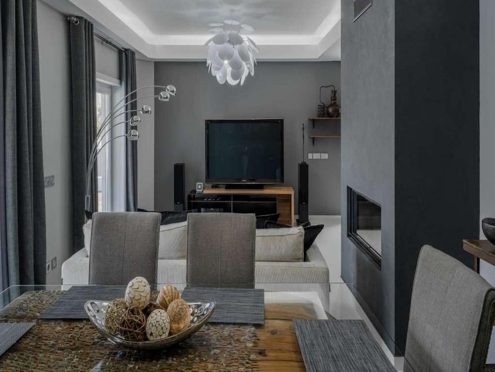 Happy Villa AL in Set bal