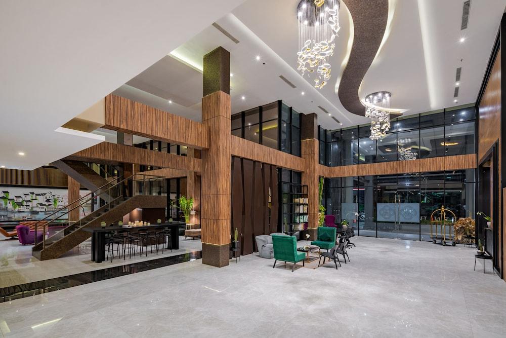 EASTERN HOTEL BOJONEGORO