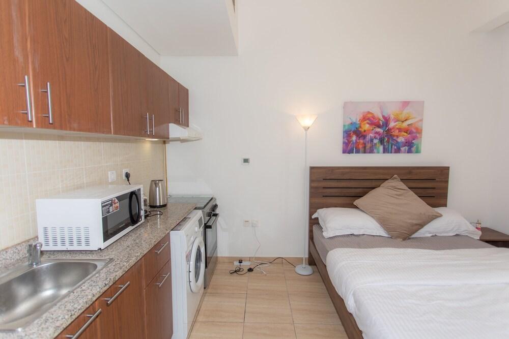 Sky parlor studio close to Dubai Marina