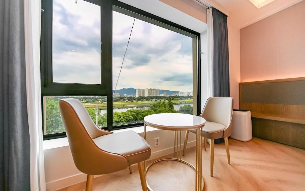 Dongchon Amusement Park Gallery Hotel