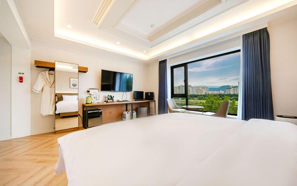 Dongchon Amusement Park Gallery Hotel