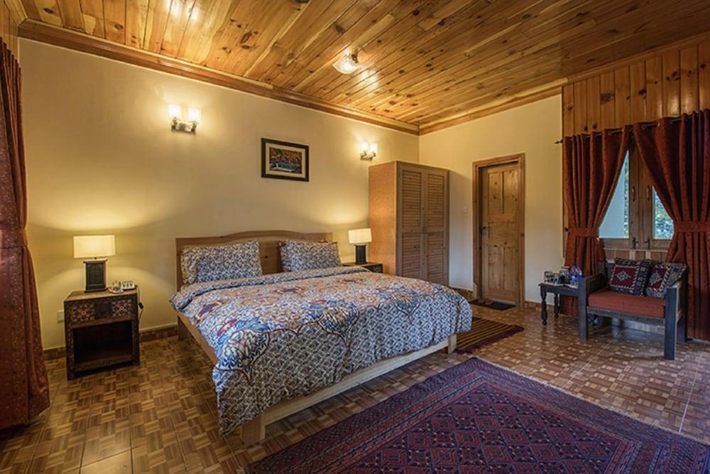 Pine Park Glade Resort Shogran