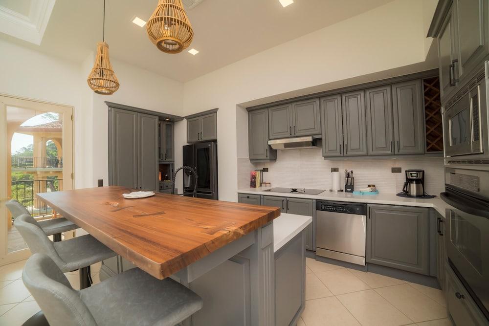 Bella Vista 4A 3 bdr 3 Bath Ocean View