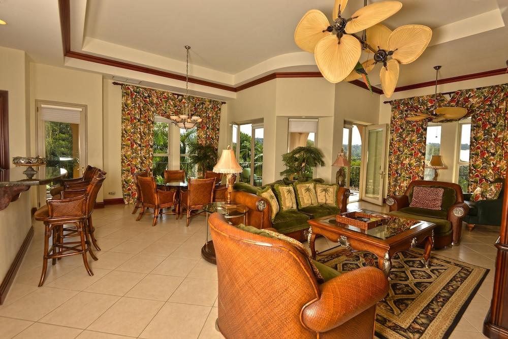 Bella Vista 4B - 3 bdr -3 1 2 Bath Ocean View