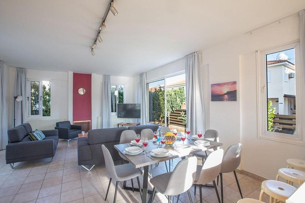 Villa Renee AQ Ni38b