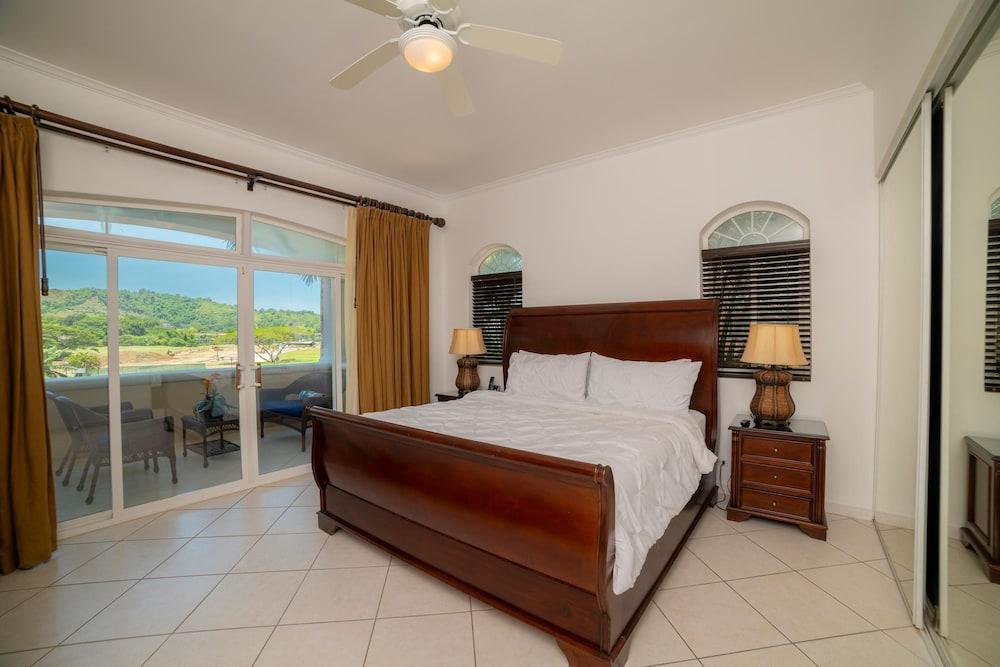 Colina 5D - 3 bdr 2 Bath Family